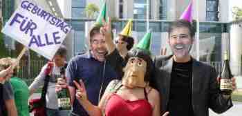 Birthdays for everybody! Birthdays for everybody!